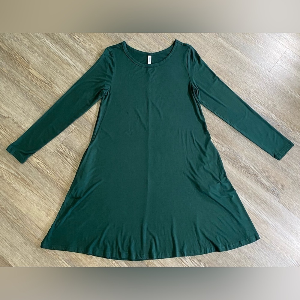 HiMONE Long Sleeve Round Neck Dress with Pockets, Emerald Green NWT